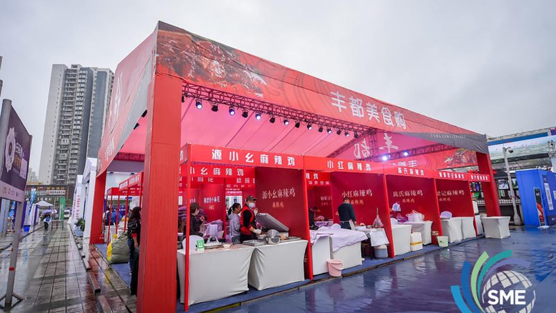 喷绘写真加盟与直营：揭秘两者差异背后的秘密